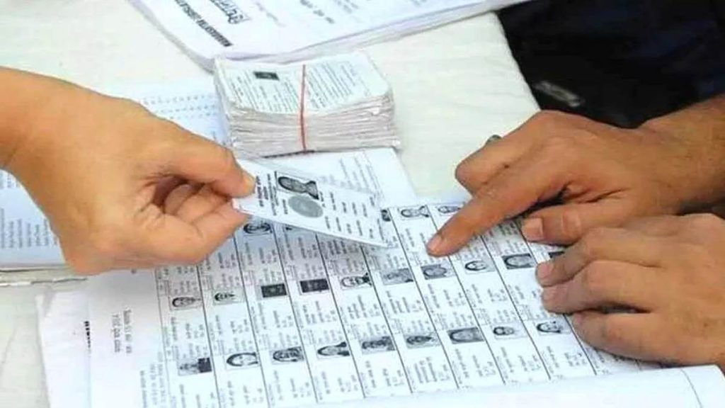 मुलाला मत द्यावयास लावल्याने कारवाई Action for forcing a child to vote
