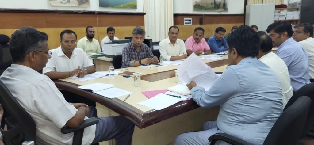 बी-बियाणे, खते वेळेवर पुरविण्याची व्यवस्था करा Arrange timely supply of seeds, fertilizers