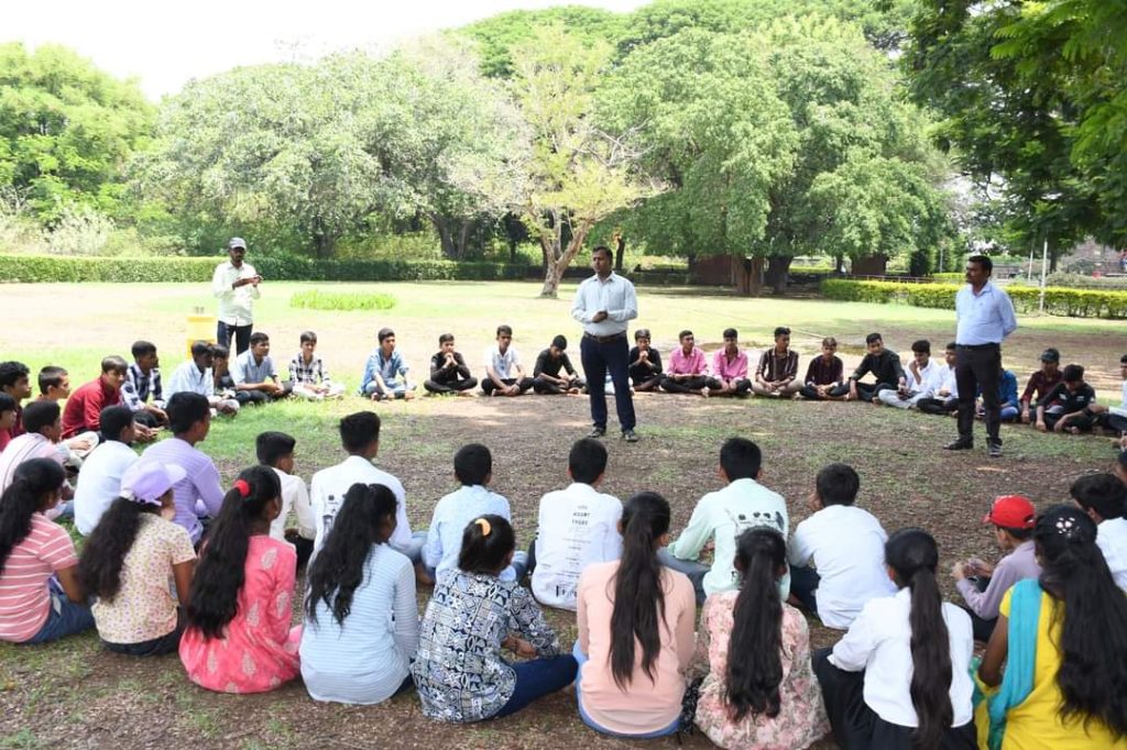 प्राचीन वास्तूंच्या संरक्षणाला महत्त्व द्या Give importance to the preservation of ancient structures