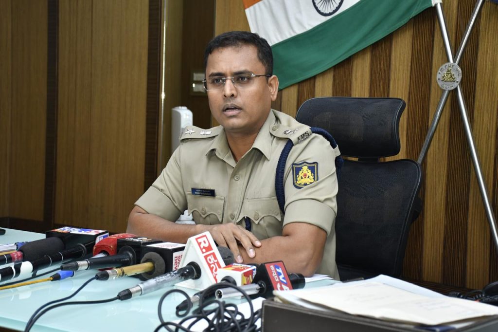 तरुणाच्या खूनप्रकरणी चौघांना अटक Four arrested in connection with murder of youth