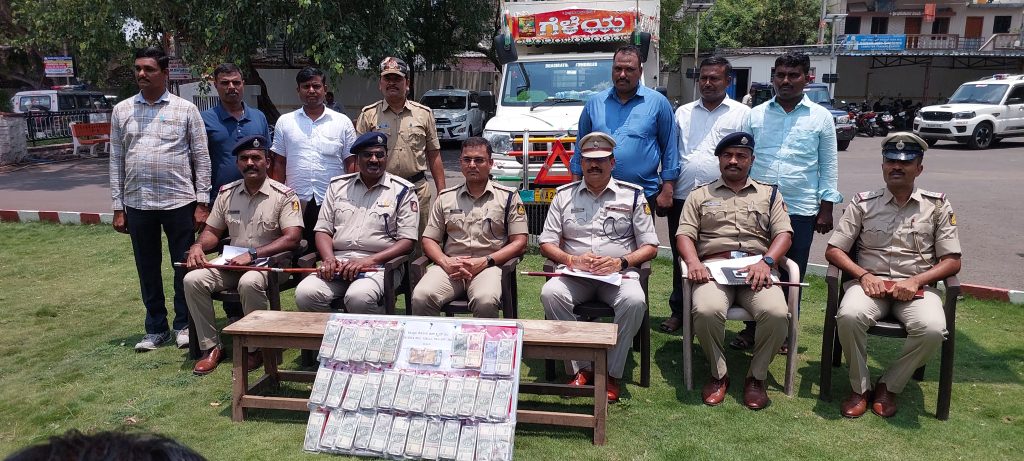 कोल्हार येथील चोरीप्रकरणी पाच जणांना अटक Five persons arrested in Kolhar theft case