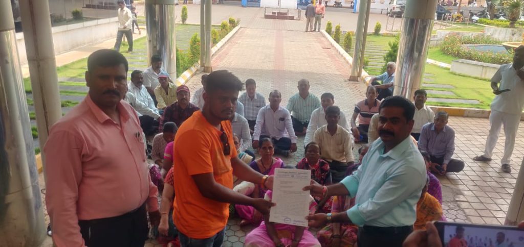 Complete the construction of 'That' drain at Anandnagar