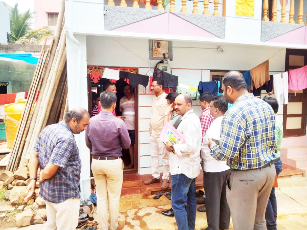 सांबरा येथे ग्रामस्थांची आरोग्य तपासणी Health screening of villagers at Sambara