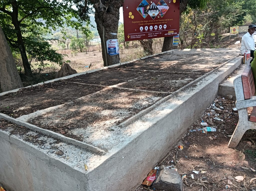 नंदगड येथील बस निवारा शेड तातडीने उभारण्याची मागणी Demand for immediate construction of bus shelter shed at Nandgarh