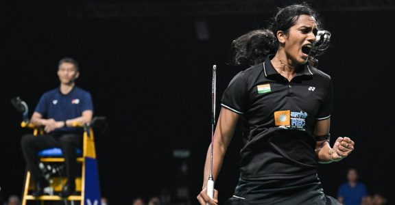 पीव्ही सिंधू उपांत्य फेरीत, चलिहा पराभूत Chaliha defeated PV Sindhu in the semifinals,