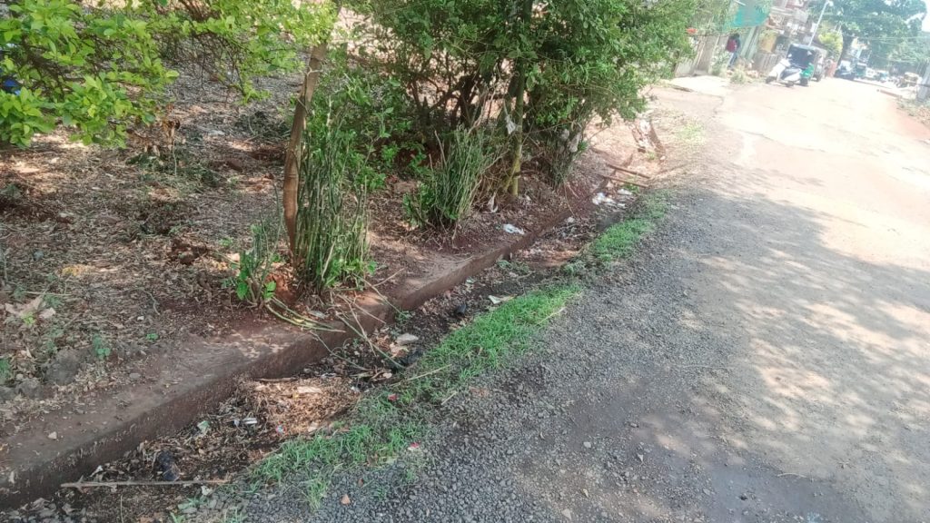 इंदिरानगर-अनगोळ येथील गटारी साफ करण्याची मागणी Demand for cleaning of drains at Indiranagar-Angol