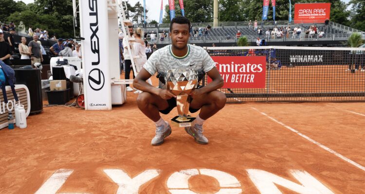 लियॉन स्पर्धेत पेरिकार्ड अजिंक्य Pericard undefeated at the Lyon tournament