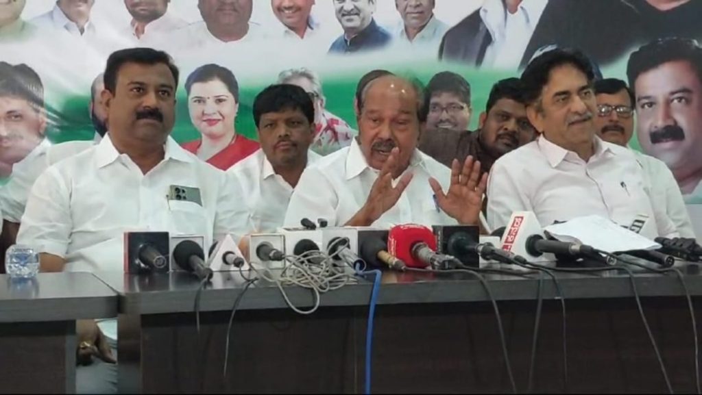 ...then the entire Deve Gowda family should resign