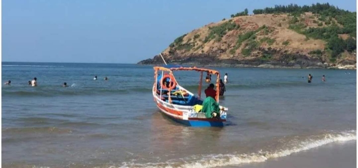 काणकोणातून जलमार्गाने कर्नाटकात दारूची चोरटी वाहतूक पुन्हा सुरू Illegal transportation of liquor to Karnataka by waterway from Kanakon has started again