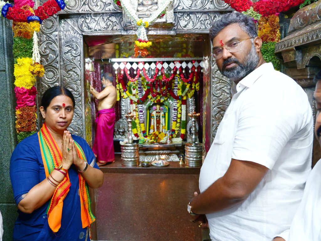 Minister Lakshmi Hebbalkar's visit to Saundatti Yallamma Devasthan