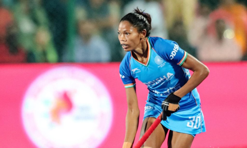 Salima Tete as captain of women's hockey team