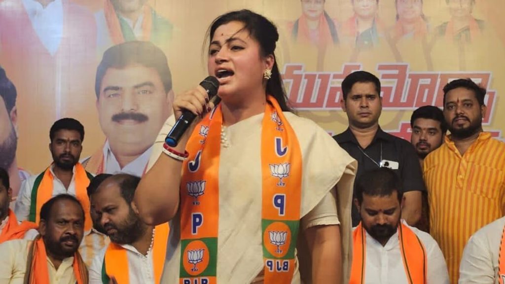 ‘फक्त 15 सेकंदांसाठी…’, हैदराबादमध्ये जाऊन नवनीत राणांच ओवैसींना ओपन चॅलेंज, 'Just for 15 seconds...', Navneet Rana's open challenge to Owaisi by going to Hyderabad,