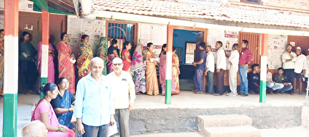 कंग्राळी बुद्रुक येथे 73.53 टक्के मतदान 73.53 percent polling in Kangrali Budruk