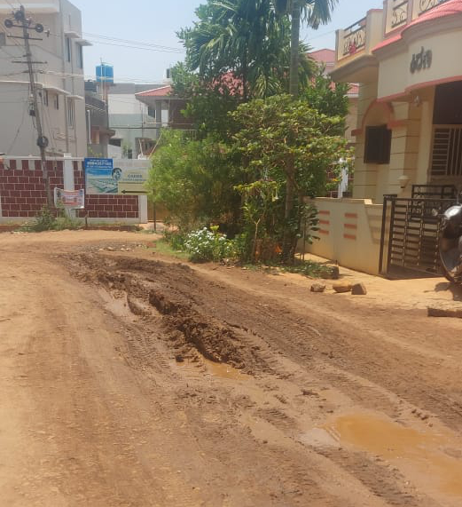 Asphalt 'that' road in Vrindavan Colony