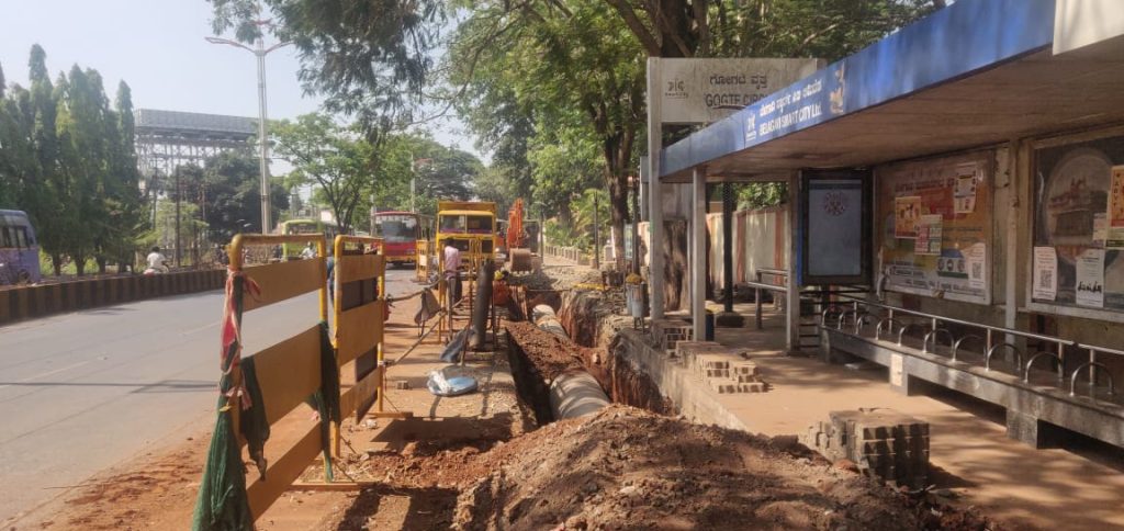 रस्ताकाम पूर्ण; त्यानंतर पुन्हा खोदाई! Roadwork completed; Then dig again!