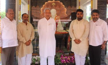 साधना शिबिर व श्री माधवनाथ महाराज पुण्यस्मरण दिनाचे औचित्याने शाहू छत्रपतींनी दिली भेट