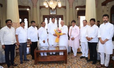 राजकीय नेत्यांसह सर्वसामान्यांच्या घेतल्या छत्रपतींनी भेटीगाठी Chhatrapati Shahu