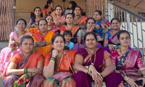 पाराशर गर्ल्स हायस्कूलमध्ये भरला एकवीस वर्षांनी वर्ग : स्नेह मेळाव्या निमित्त मिळाला जुन्या आठवणींना उजाळा Parashar Girls High School