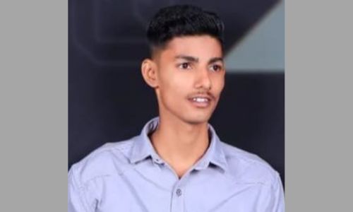 भरधाव ट्रकने मोटार सायकलला जोराची धडक दिल्याने आईसमोरच मुलग्याचा मृत्यु Khochi