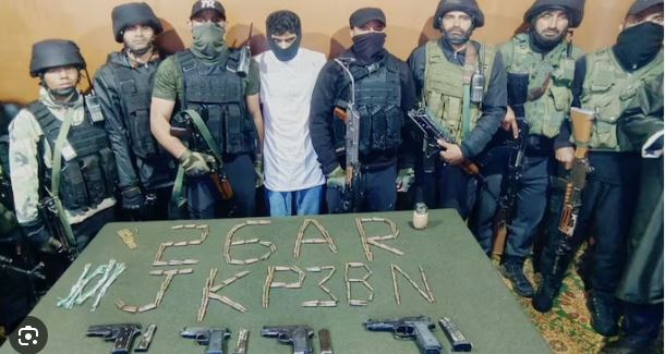 दहशतवादी हस्तकाला शस्त्रास्त्रांसह अटक Terrorists arrested with arms