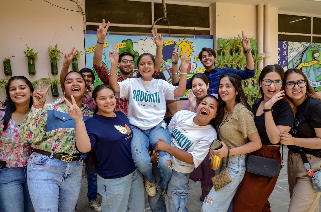 सीबीएसई निकालात मुलींचाच करिष्मा Girls' charisma in CBSE results