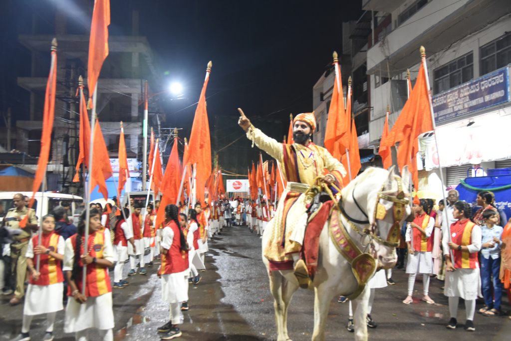 Mujra Rain...Shiva Raya's Hail!