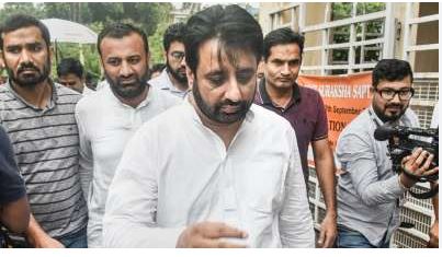 आप आमदारासह पुत्राविरोधात गुन्हा Crime against son of AAP MLA