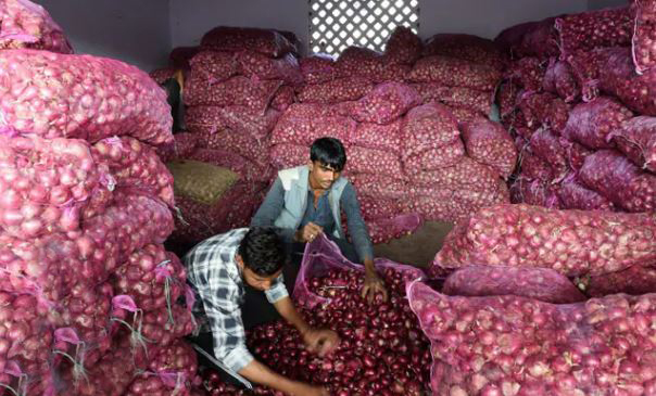 कांदा निर्यातबंदी उठवली Onion export ban lifted