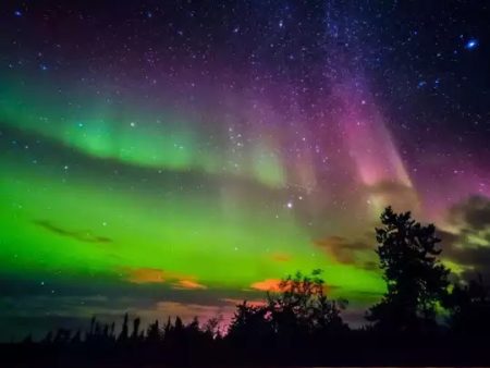20 वर्षांनंतर धडकले सर्वात मोठे सौर वादळ Biggest solar storm hits in 20 years