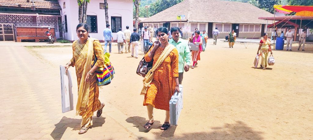 कारवार लोकसभा मतदारसंघात आज मतदान Voting in Karwar Lok Sabha Constituency today