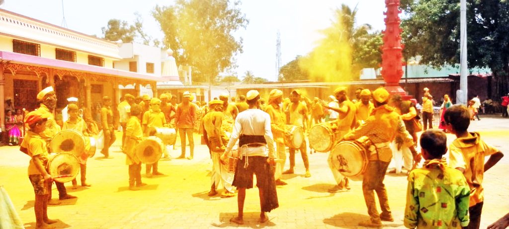 भंडाऱ्याच्या उधळणीत श्री विठ्ठल-बिरदेव यात्रा Shri Vitthal-Birdev Yatra in Bhandara