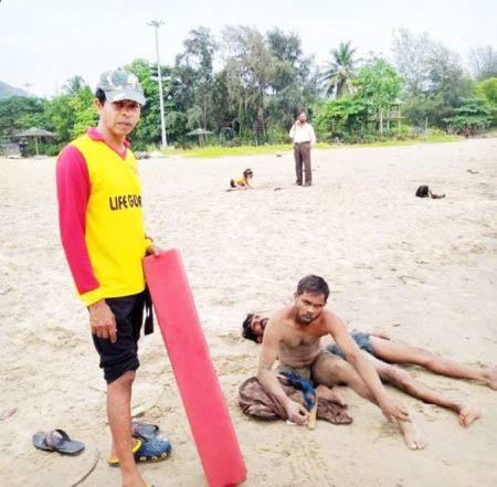 Five people drowning in the sea are saved