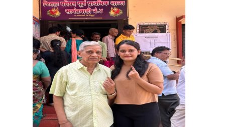 अमेरिकेतून थेट सावंतवाडीत येत तिने बजावला मतदानाचा हक्क !