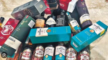 हरियाणात प्रचंड दारुसाठा जप्त Huge liquor stock seized in Haryana