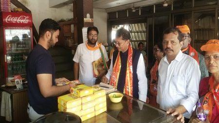 नारायण राणेंच्या प्रचारासाठी मंत्री केसरकर ‘ऑन फिल्ड’