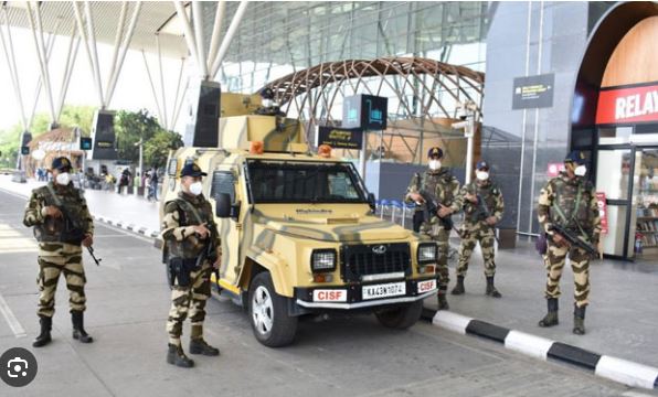 मंगळूर विमानतळावर बॉम्ब ठेवण्यात आल्याचा पोलिसांना ई-मेल E-mail to police that a bomb was planted at Mangalore airport