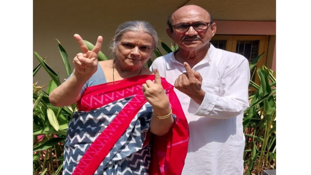 माजी राज्यमंत्री प्रवीण भोसलेंनी सपत्नीक बजावला मतदानाचा हक्क