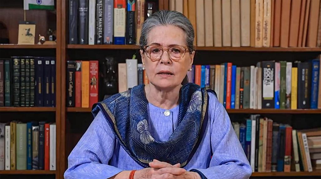 काँग्रेस गरीब घरातील महिलांना १ लाख रुपये देणार : सोनिया गांधी Congress will give Rs 1 lakh to poor women: Sonia Gandhi
