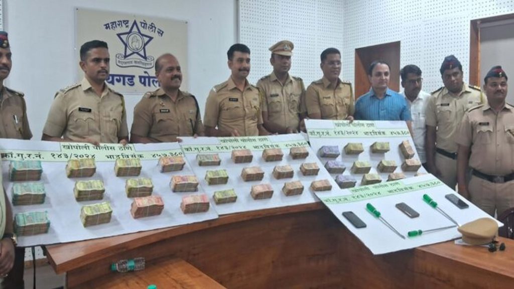 मंदिरात चोरी करणाऱ्या चार जणांना अटक