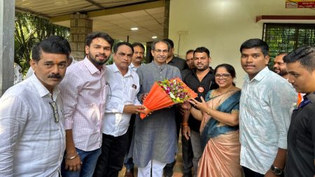 उद्धव ठाकरेंचे वेत्ये येथे जंगी स्वागत !
