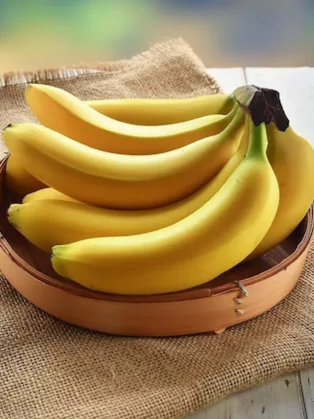 केळी खाणे आरोग्यासाठी फायदेशीर कसे   banana eat healthy including in diet 