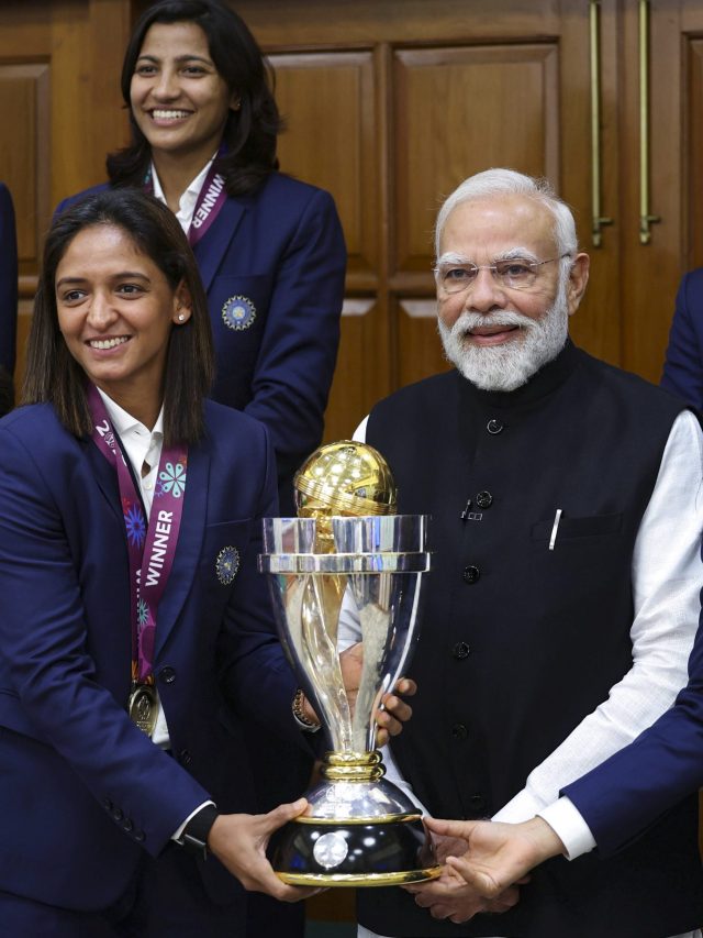 पंतप्रधान मोदी,राष्ट्रपती मुर्मू यांनी घेतली विश्वचषक विजेत्या महिला क्रिकेट संघाची भेट